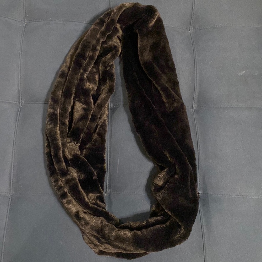 Black faux fur scarf
